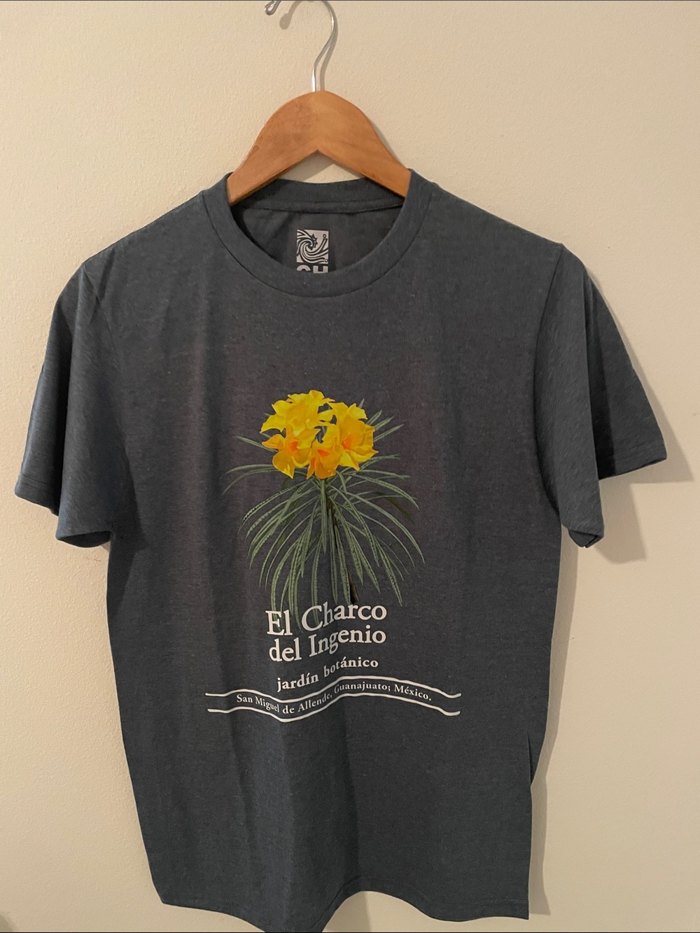 El Charco del Ingenio Dark Gray Botanical Tee; San Miguel de Allende, Mexico